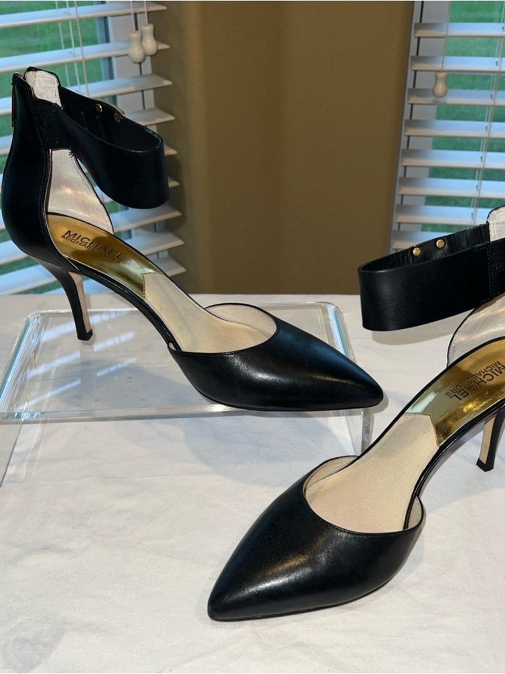 Michael Kors Womens Black Leather Ankle Strap Heels Shoes Sz 9.5M Zipper Gold - Picture 15 of 15